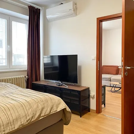 Center 2 Bedroom A/c * ברטיסלאבה